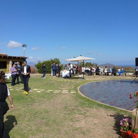 Is Bisus Guest House Castiadas Bagian luar foto
