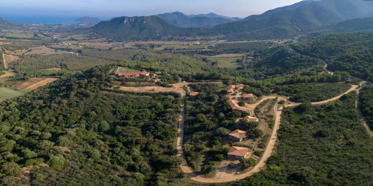 Is Bisus Guest House Castiadas Bagian luar foto