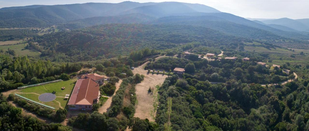 Is Bisus Guest House Castiadas Bagian luar foto