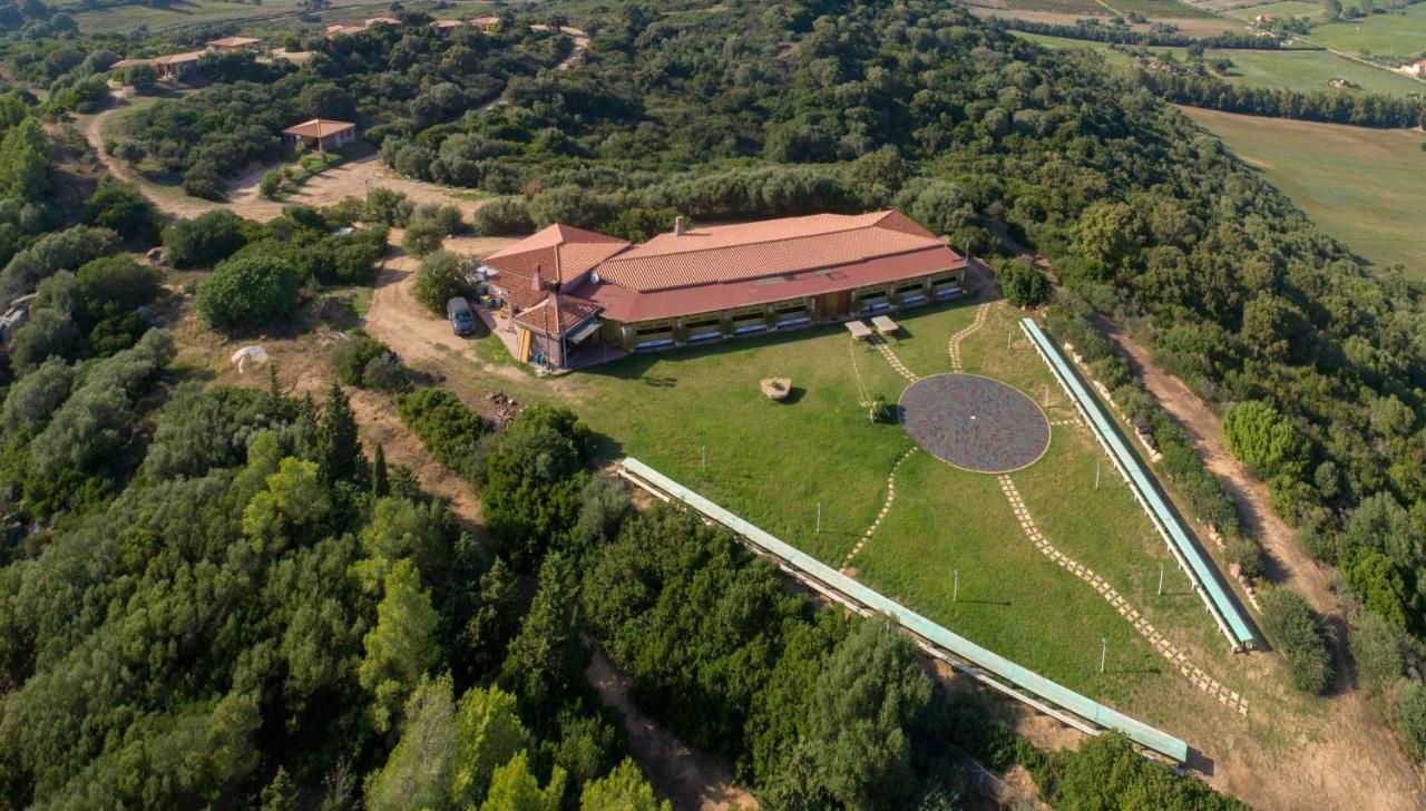 Is Bisus Guest House Castiadas Bagian luar foto