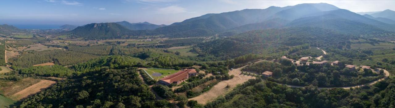 Is Bisus Guest House Castiadas Bagian luar foto