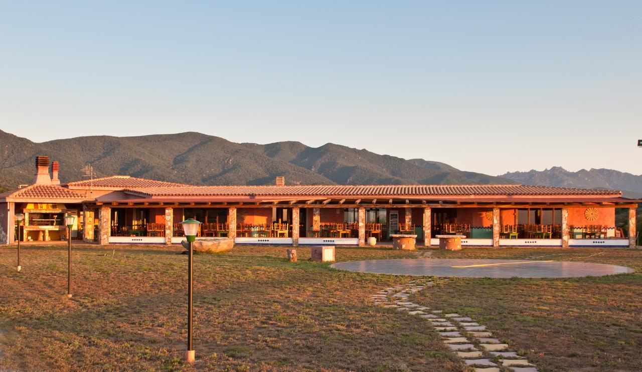 Is Bisus Guest House Castiadas Bagian luar foto