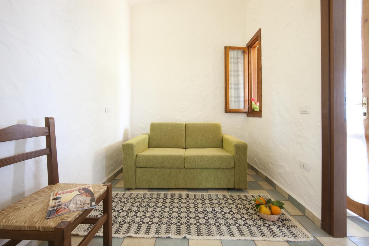 Is Bisus Guest House Castiadas Bagian luar foto