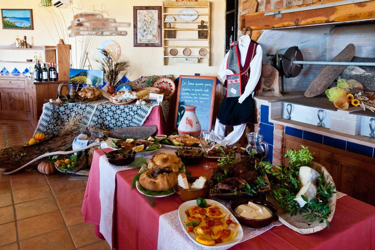 Is Bisus Guest House Castiadas Bagian luar foto