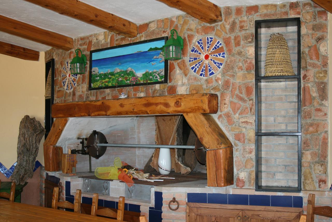 Is Bisus Guest House Castiadas Bagian luar foto