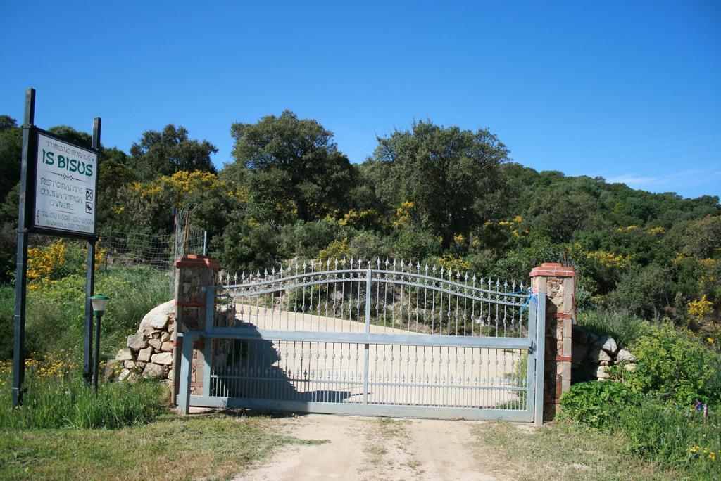 Is Bisus Guest House Castiadas Bagian luar foto